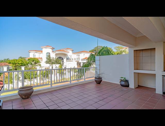 4 BEDROOM APARTMENT FOR SALE IN LA LUCIA